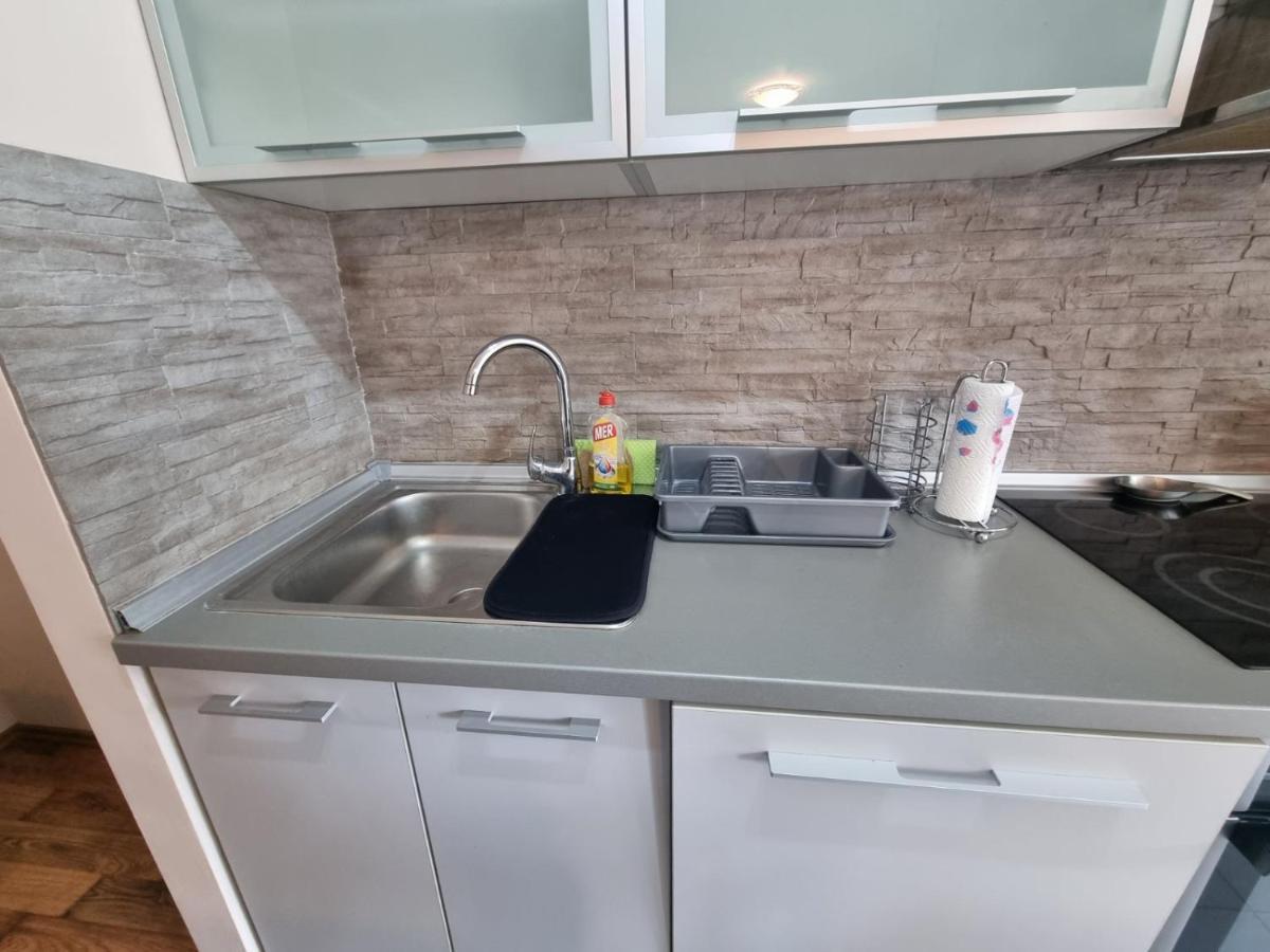 Hawaii- 2 Bdr, Arena, Sava Centar, Free Parking Lägenhet Belgrad Exteriör bild